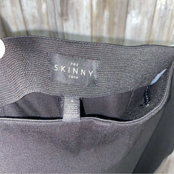 White House Black Market Black Pull On Skinny Crop Pants - Picture 7 of 7